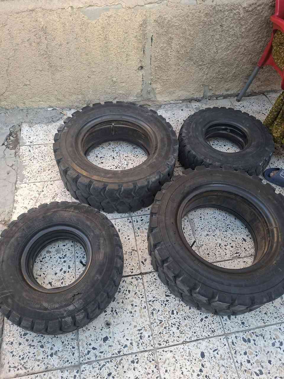 اطارات رافعه شوكيه اصليات تخم كامل چوب مابيهن ولا بنچر كلهن ٢٠٠الف ***********
