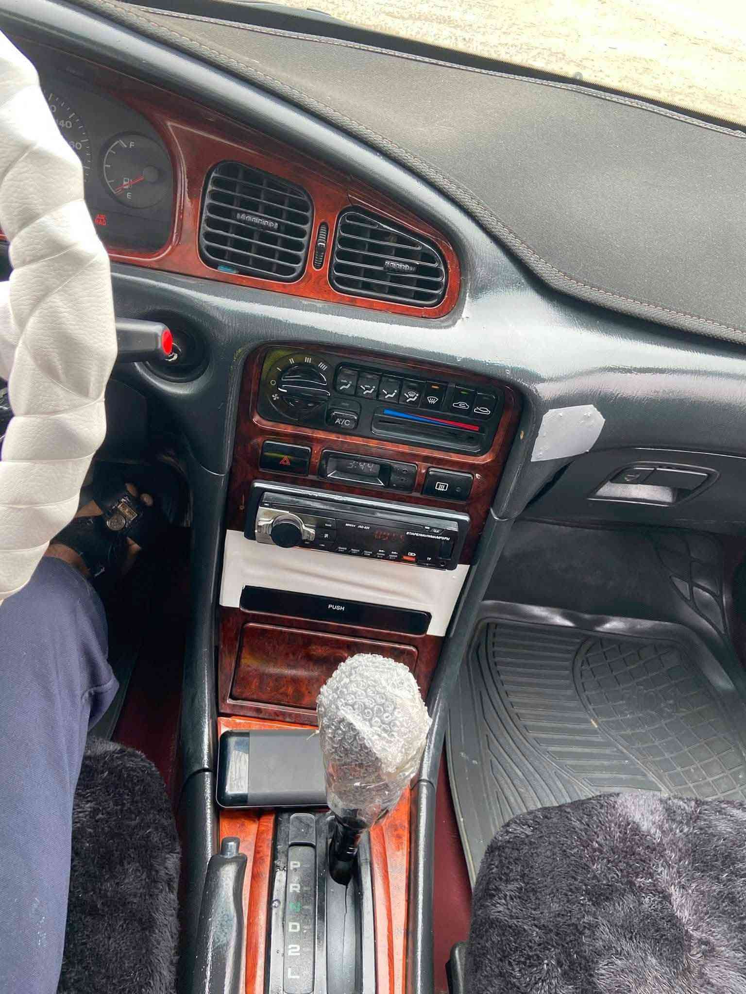 سلام عليكم سوناتة للبيع موديل 93سنوية بسمنة سنويةال31رقم بغداد انكليزي مصبوقة بس لجمالية مابيهة ايضربة داخل حلو تايرات جدد كهربايات  مابيهة نقص كير اوتو محرك مابي عيب تبريد كمريسر كايم بي بولبرن سعر 47بي مجال ايستفسار خابرودلل مكاني جلولاء ***********

