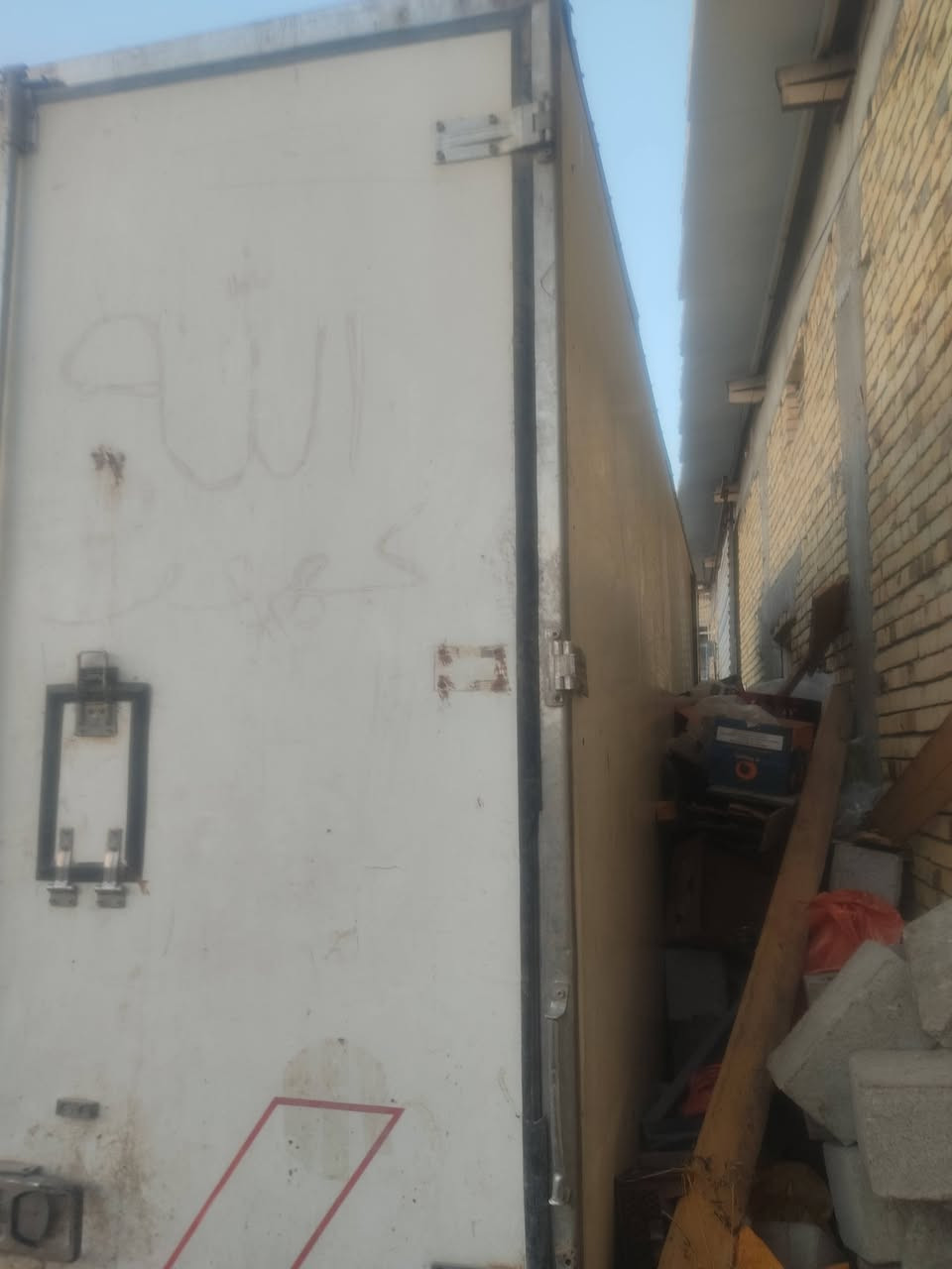 السلام عليكم براد للبيع لاستفسار *********** السعر 10ورقات وبيه مجال
