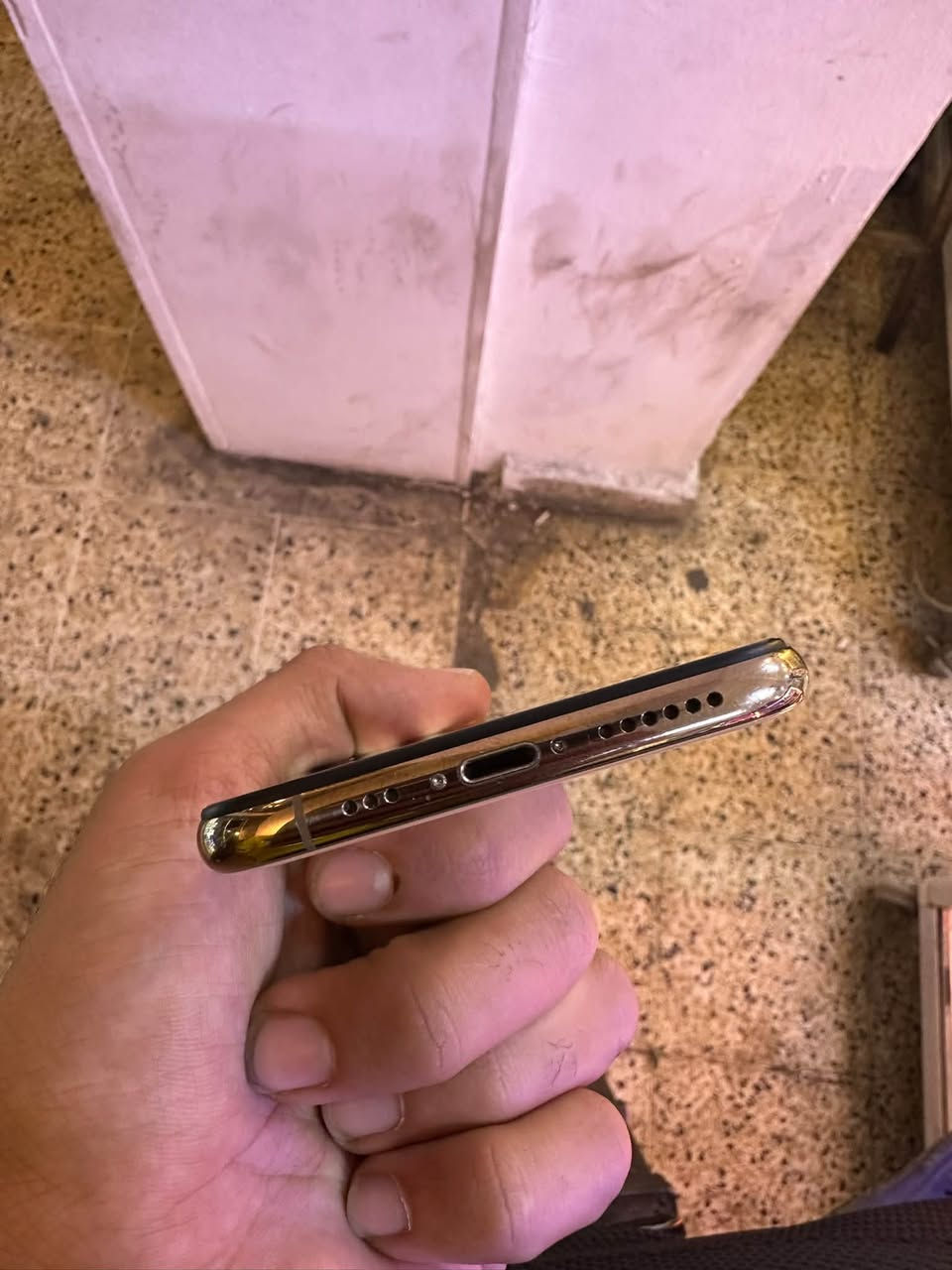 ايفون XS • ٦٤ • بطاريه ١٠٠