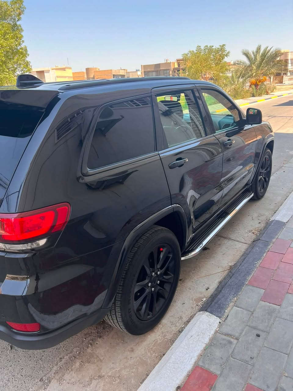 السلام عليكم 
جيب شيروكي فول مواصفات موديل 17
دوسات مرئي كهربائي تدفئه كشنات وستيرن 
تبريد فلول تخم تايو حداديه جديد 
منظومه لايت زنون
ماشيه 80الف 
مبدل مكينه مال 14صار ايام مرغوبه مدون بانزين محسن
تشغيل عن بعد رادرات 
فتحه صندوق كهربائي دمام 
السياره مفوله موصفات فول 
بيه ربع من الجاملع والبنيد 
للبيع او مرواوس بلانكدروز
او بناهو او بجارجر حسب القناعه 
السياره رقم اربيل صاعده هزه وسنويه جديده بسمي 
عنواني كربلاء حي الصمود 
***********
