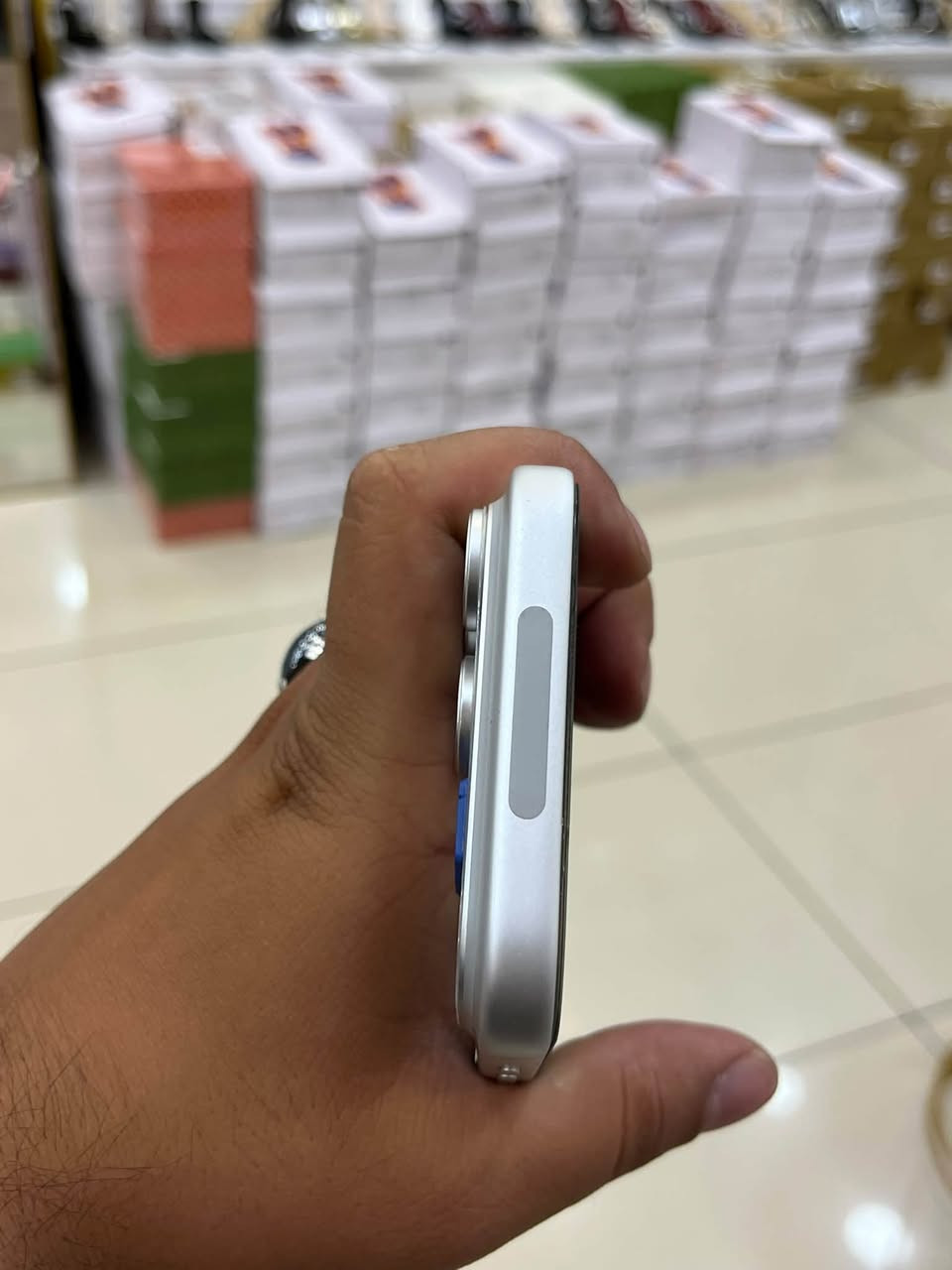 ايفون ١٧ برو ماكس لون سلفر
ايسم  
ذاكره ٢٥٦ 
بطاريه ٩٥ 
كامل ملحقات  كارتونه وكيبل
الجهاز نظافة ١٠٠٪؜ 
 كربلاء للستفسار  واتساب 
***********
