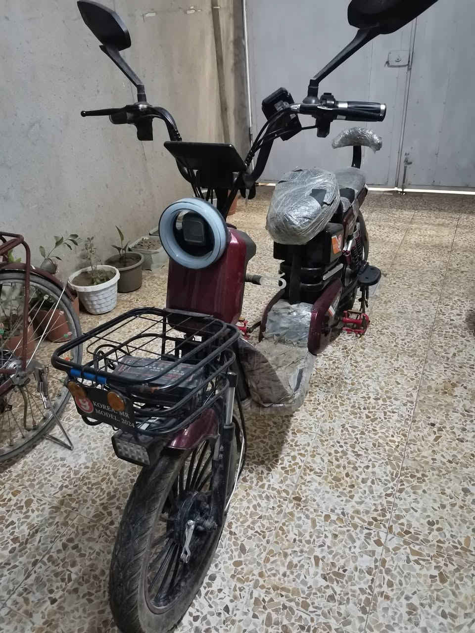 ماطور شحن للبيع
نظافه ١٠٠٪ شغال بس يحتاجلو بطاريات عدد ٢
السعر ١٥٠ قفل غير متواجد على الفيس لتواصل
***********
