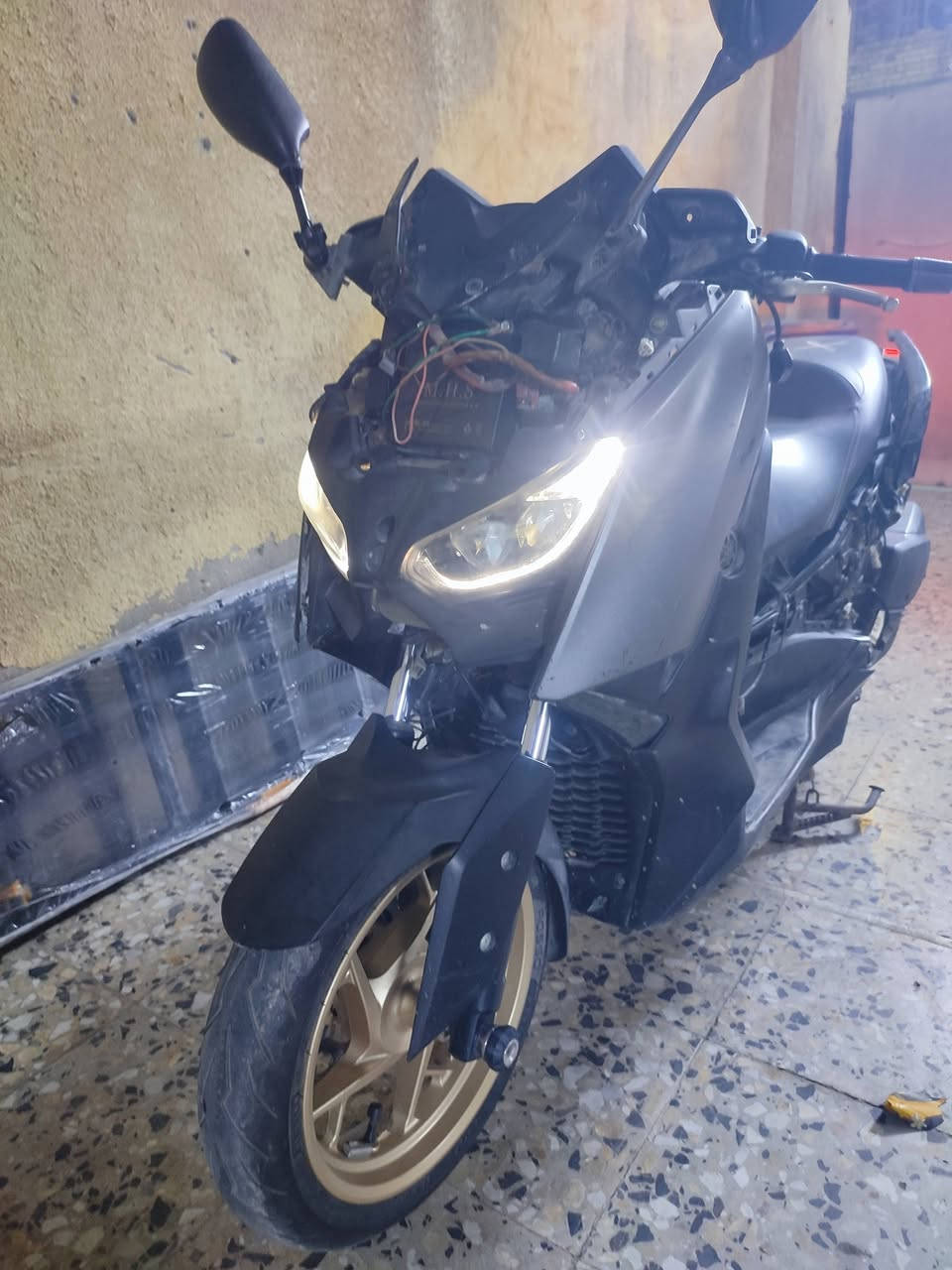 دراجه ياماهه اكس ماكس ياباني مكينه 300cc   سرعه 160 كهربائيات شغاله بيهه ويل وفچ مزود بلادي دراجه طافيه خلل بالمكينه طفت وما اشتغلت عنوان بغداد مدينه الصدر *********** السعر مليون وبيهه مجال
