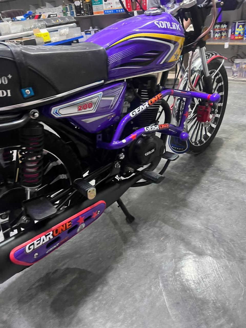 السلام عليكم 
للبيع دراجه سونلك محرك جاكوج  200cc
موديل 25
وياه سويجات 2
بصمات 2
ورقة عاديه
للتواصل (***********)
