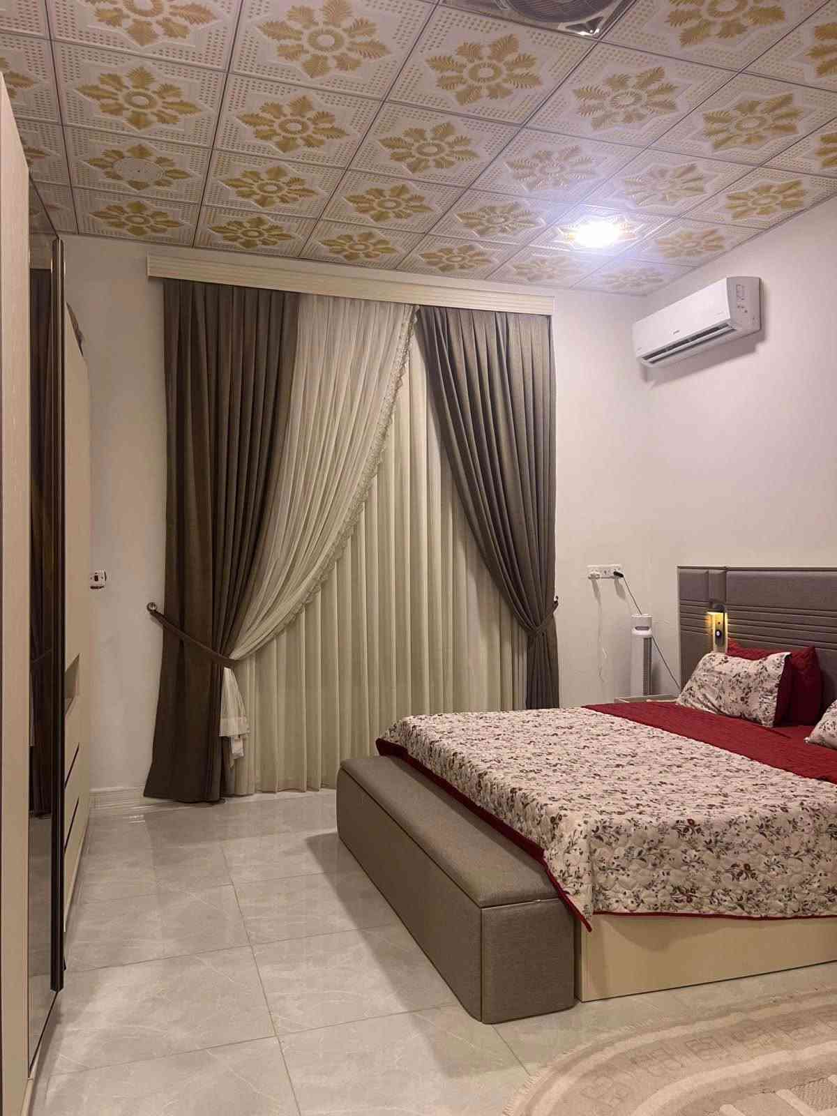 بيت للبيع مساحة 300 متر في ابي الخصيب عويسيان طابو زراعي عراقي صرف وكاله ونسخه من السند 
بيه غرفتين نوم كبار وصالة واستقبال ومطبخ حار بارد وحمامات داخليه خارجيه كراج كبير وحديقة امام المنزل وخلف المنزل مثل ما موضح في الصور البيت كامل ما بيه نقص 
السعر 115 مليون 
للستفسار على الاتصال عل الرقم *********** بيه واتساب او المراسله عل الخاص البصرة, العراق
