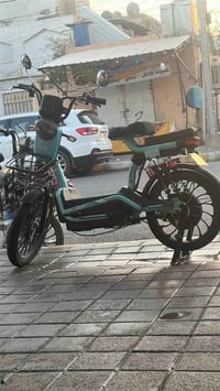 بطاريات ٥ دراجات • جديدة • شحن ١٠ ونص