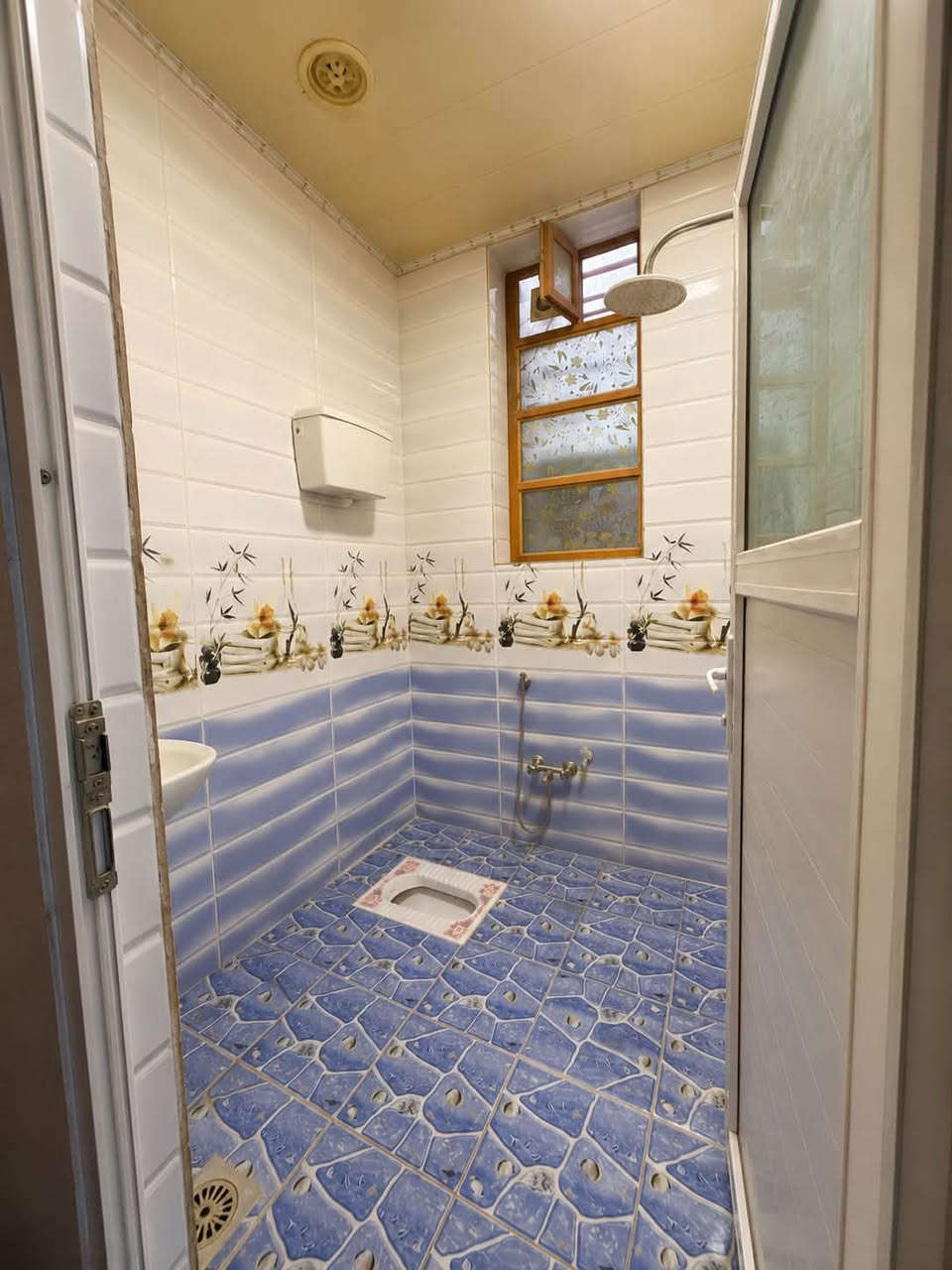 🏡 للبيع – منزل في حي الميلاد
فرصة مميزة لامتلاك منزل في موقع هادئ ومناسب للسكن.

📍 الموقع: حي الميلاد
📐 المساحة: 100 متر
🏠 البناء: طابق ونصف
🛏️ عدد الغرف: غرفتان
📜 السند: طابو صرف

💰 السعر: 200 مليون دينار عراقي (قابل للتفاوض مع الجادين)

المنزل مناسب للسكن العائلي، وقريب من الخدمات والأسواق.

📞 للاستفسار والتواصل:
***********
***********
