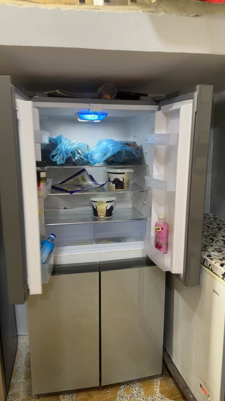 ثلاجه اربعه باب ‭***********‬ للتواصل الاستفسار مكاني بغداد

نص مكتوب في الصور:
- The Best Life Quality With This Refrigerator