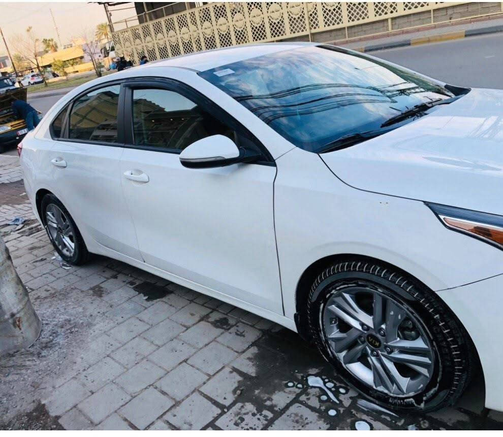 السلام عليكم كيا فورتي موديل 2021 وارد امريكي مواصفاتها نصف فول رادار امامي تحكم سير مثبت سرعة كامرة دوارة ايرباكات سليمة تحكم في الاستيرن كيرها سيفيتي مكينة 2000دوش.    تبديل جاملغ ايمين بارد في جاملغ  الأيسر الخلفي على كد اربع اصابع وبارد في البنيد على كد اربع اصابع 
الرقم ***********  
السعر 132$ 
الرقم اربيل
