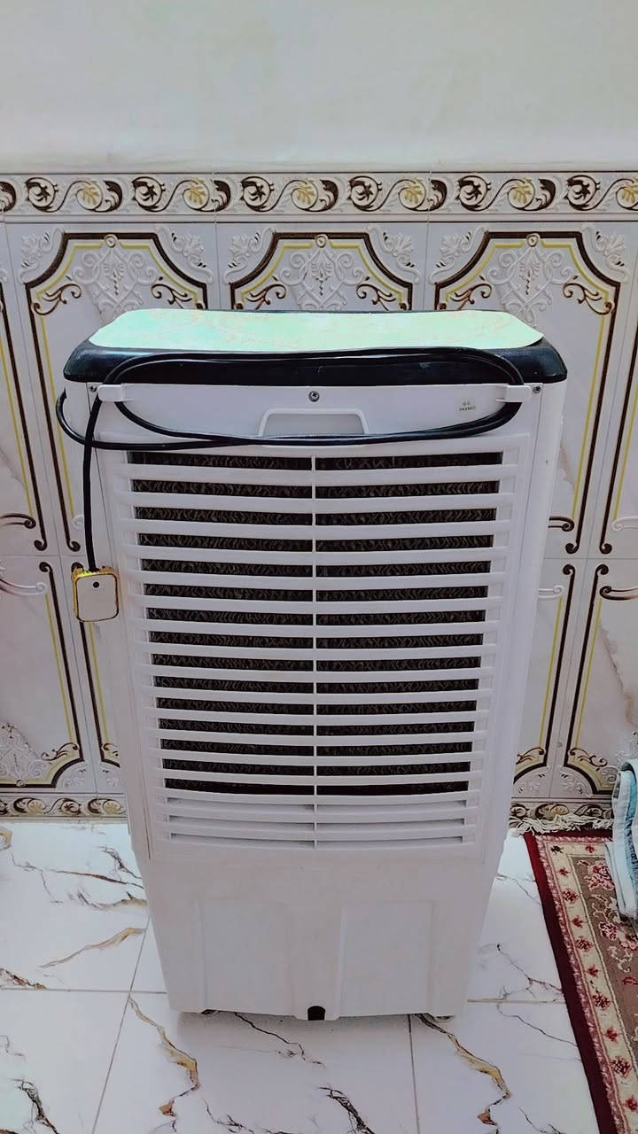 مبردات اثنين نضافه مثل ما أشوف كنفيره نوال الغنيه عن التعريف هواه ثلج وخرسه بالشغل بيع ٢٧٥ شهرين مشتغله خواته ٣٥٠ وكنفيره متر وعشرين الحجم الصغير بيع ٧٥ هواه كلش قوي تبريد ثلج هاتف*********** بيه واتساب نجف اكو توصيل داخل النجف
