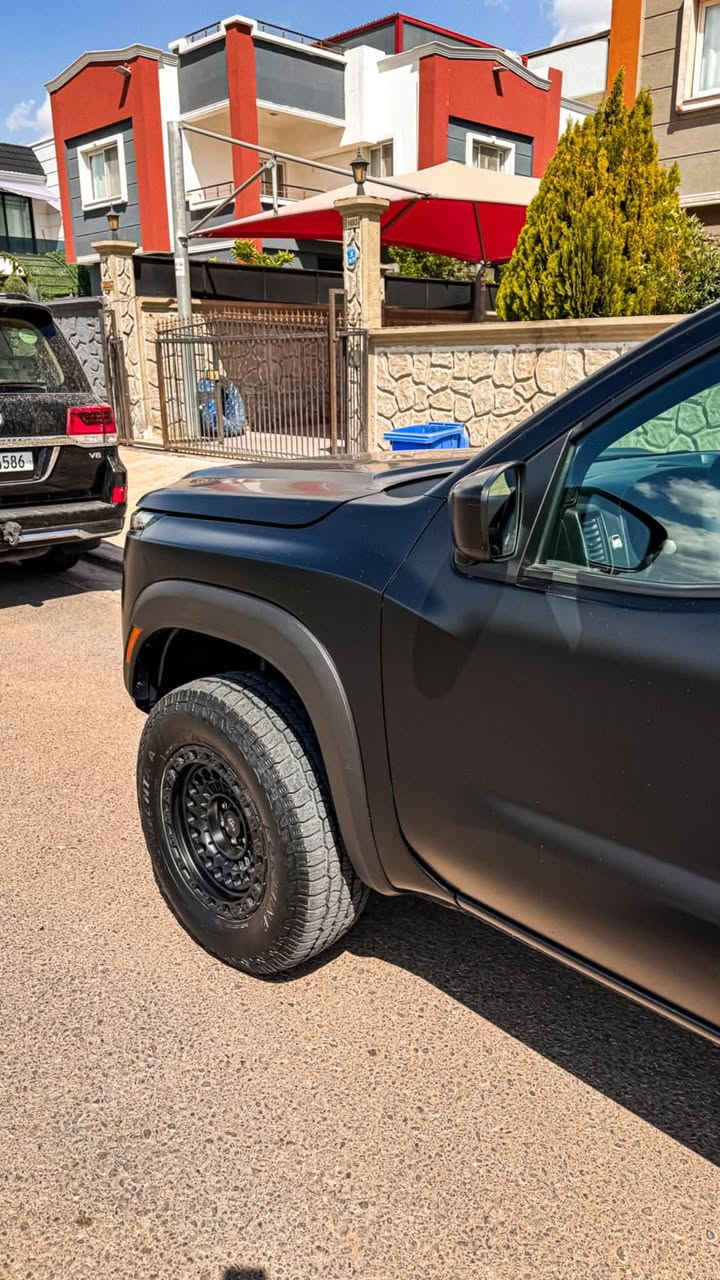 نيسان فرونتيرا
موديل ٢٠٢٣
فئة PRO 4 X اعلى فئة
السيارة دفع رباعي 4x4
فول مواصفات 
كشنات تدفئة 
شحن وايرلس
تدفئة ستيرن
شاشة كبيرة ذكية كار بلي ع
دفلوك + نظام سحب +نظام نزول منحدرات
٤ كامرات نظام ٣٦٠ درجة
حساسات امامي خلفي 
رادار امامي وتحذير خروج مسار وقراءة سرعة الشارع
رادار خلفي
ضربتها فقط باب خلف السائق وضرره تافه وانا جبت باب جديدة نفس اللون 
رقم اربيل ب اسمي تحويل ثاني يوم 
السيارة مرفعة من شركة Z1 Off Road  قيمتة ٢٠٠٠$
عليها ويل Tuff أمريكي كصيته وكالة سعرة ١٠٠٠$
تايرات ربع حجري 
السيارة مغلفة نانو طافي POF matt ضمان ١٠ سنوات ب ٢٠٠٠$ يم مركز البريمي ومعروف بالبصرة
المكان البصرة القبلة
السعر235
اتصال ***********
