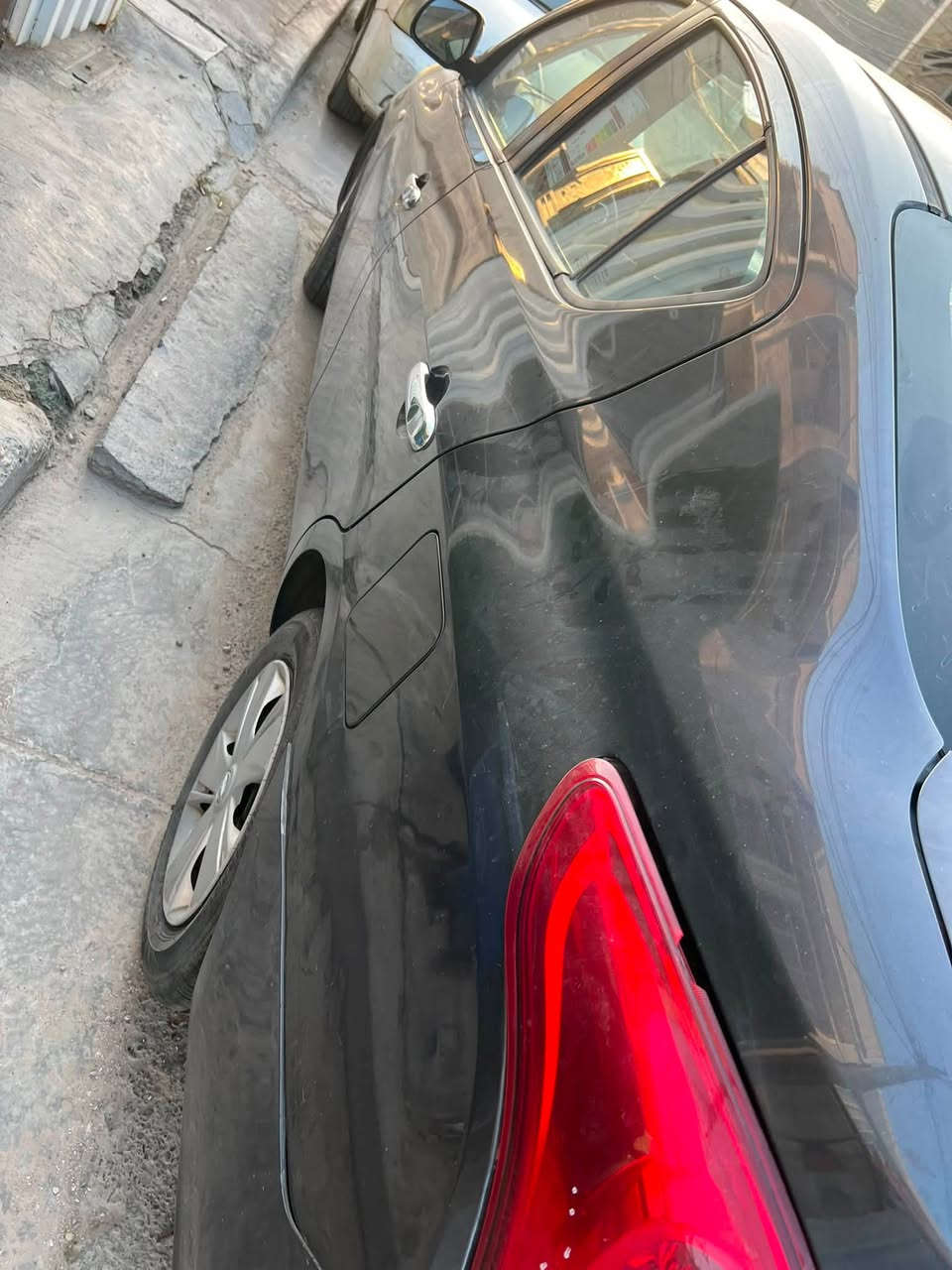سني ٢٠١٦ هندي ماشيه ١٤٨ كير مكينه مكفول السياره مكفوله مكان واحد بارد والطخه موضحه بالصور 
بيع او مراوس بجيتا ابو باسات 
السعر ٩٥ وبيه مجال 
***********
