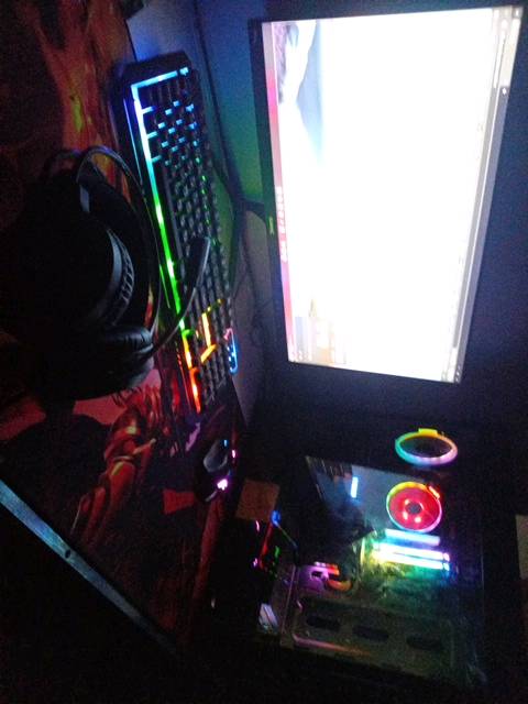 🎮 للبيع — سيت أب Gaming كامل
🖥️ مواصفات الـPC:
🎮 GPU: NVIDIA RTX 2080 8GB
🧠 CPU: AMD Ryzen 7 3700X — 8 Cores / 16 Threads
🧩 Motherboard: ASUS TUF Gaming X570-Plus (Wi-Fi)
💾 RAM: 16GB DDR4
⚡ SSD: Kingston A400 480GB
💽 HDD: Seagate 2TB
🔌 PSU: HyperK 700W
🖥️ Case: GAMEMAX
🎮 الملحقات:
🖥️ شاشة SANC 144Hz
🖱️ ماوس
⌨️ كيبورد
🎧 سماعة Gaming
🔌 UPS Dell
🖱️ Mouse Pad
🪵 طبلة / مكتب السيت أب
⚠️ ملاحظات مهمة:
كرت RTX 2080 يحتاج تصليح، وتم فحصه من قبل فني مختص، والعطل قابل للإصلاح حسب الفحص.
الـUPS Dell يحتاج تصليح.
جميع القطع الأخرى تم فحصها وهي بحالة سليمة وتعمل بشكل طبيعي.
📍 الموقع: بغداد — حي البتول
🚫 لا يوجد توصيل
📦 البيع كامل فقط