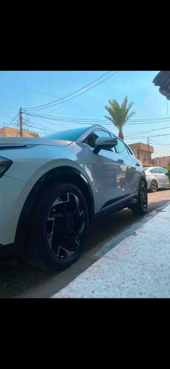 سلام وعليكم سبورتجً خليجي للبيع موديل 24
￼فول مواصفات ماشيه 25 الف 
جنطه كهرباء 
كراسي كهرباء 
ستيرن وكراسي تتفئه 
فول فتحت سقف بنوراما 
مكاني بغداد الدوره 
رقم الهاتف ***********
سعر 225 وبيها مجال بسيط

