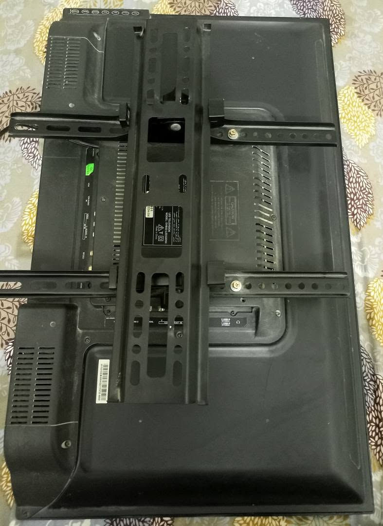 سلام عليكم 

 ‎‎شاشة تيكما حجم 32 بدون نت. كلش نظيفة بس ما وياها ريموت. يجي وياها قاعدة حائط + رسيفر ستلايت.

3 مخارج HDMI
2 مخارج USB
1 مخرج سماعة أذن
ومخارج اخرى كم في الصور

السعر 75 الف.
‎
‎مكاني حي الحسين قرب مرقد كميل بن زياد 
‎للتواصل ماسنجر او واتس آب 
‎*********** واتس آب 
‎***********عادي (بدون واتس اب) النجف, العراق

نص مكتوب في الصور:
- TIKMA