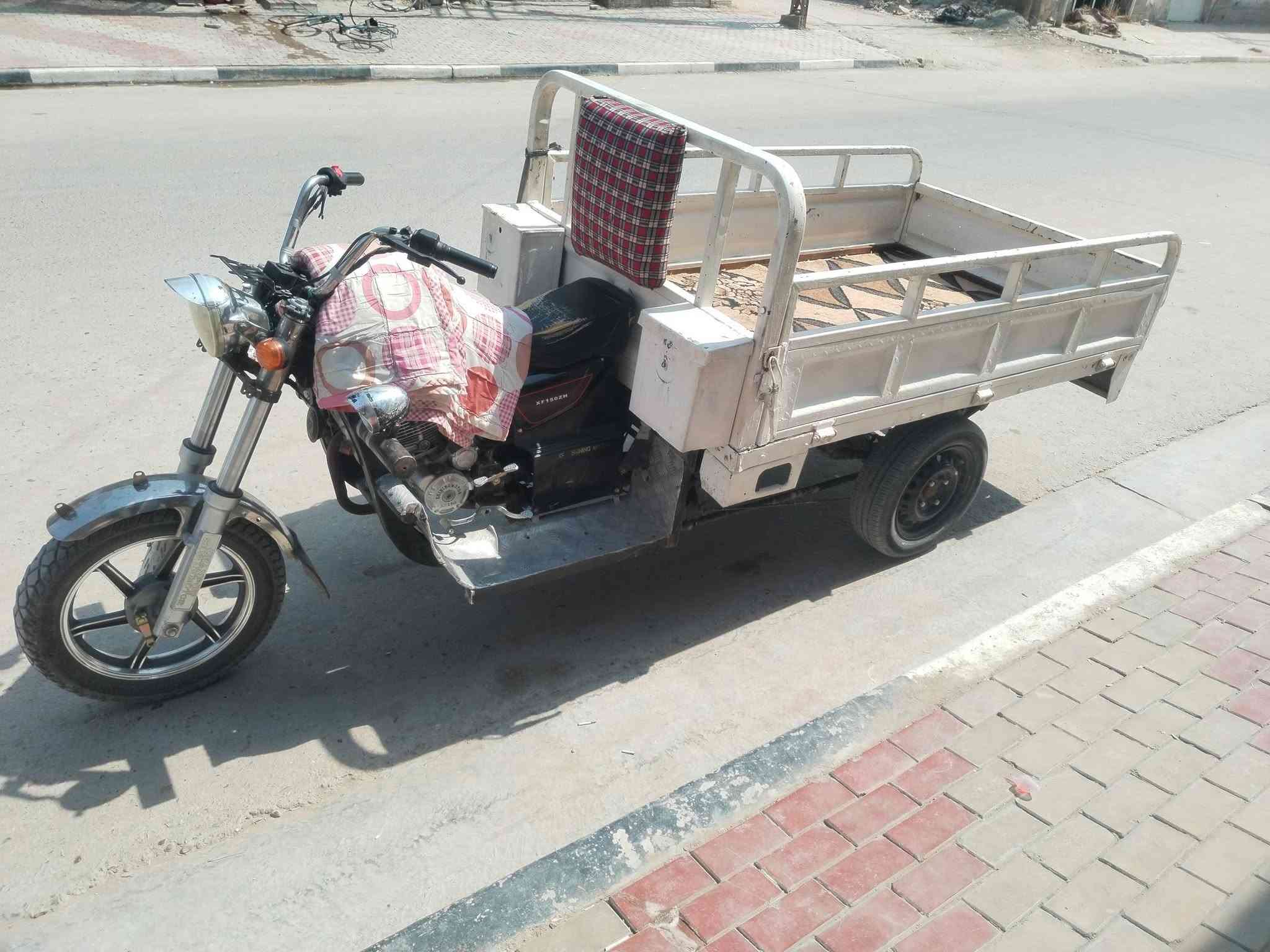 السلام عليكم ورحمة الله
ستوتة MTR  للبيع، نظيفة جداً .
المحرك: 150cc ، نظيفة 
الموديل: 2013
الأوراق: سنوية أصولية (رقم بابل ) 
المكان: كربلاء الحسينيه 
السعر: مليون ونص(وبيها مجال قليل).
، للتواصل والاستفسار الاتصال على الرقم ***********]

