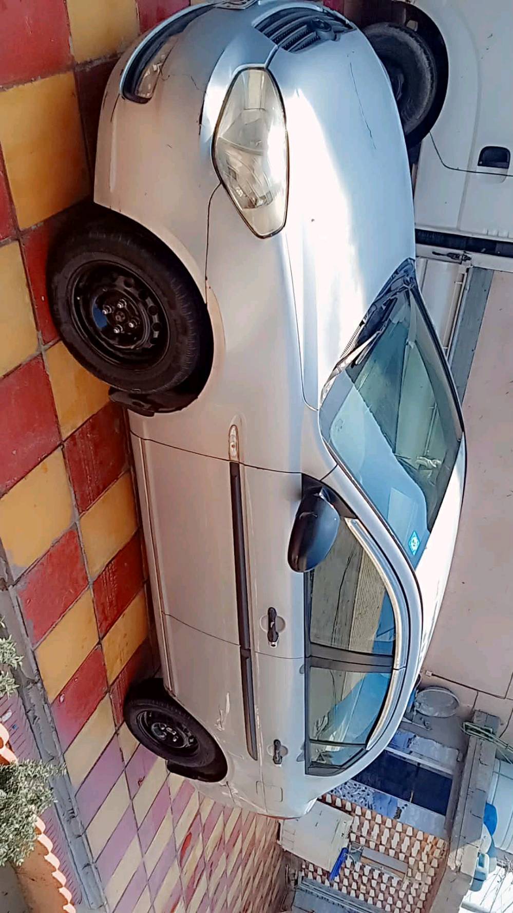 اكسنت خليجي 2009 كفاله عامه 
بيه بس بنيد صبغ والباقي مكفول