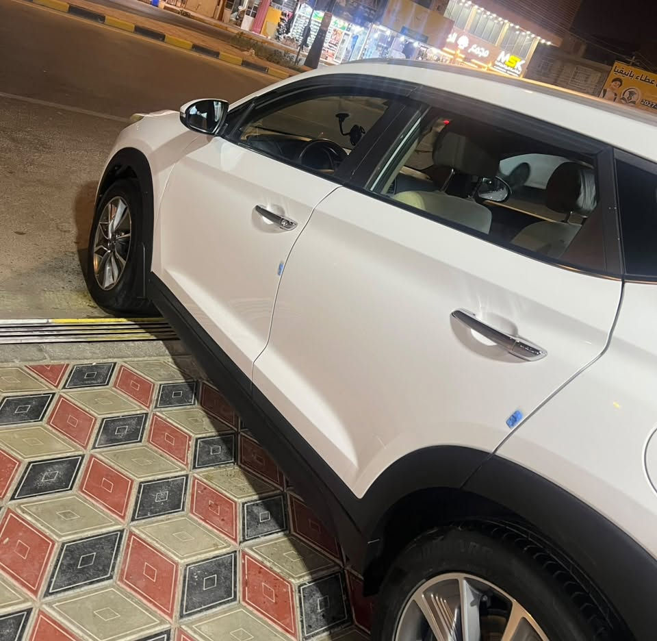 هونداي توسان خليجي
موديل 2018 لون أبيض
مواصفات التوسان المعروفة 
ماشيه 160 الف كيلو
 رقم اربيل القديم 
سنويه ساقطه صار سنتين
السياره كفاله عامه من الصبغ والتبديل
عدا شخط بالجاملغ الخلفي شبر تقريبا 
مكان السيارة / بغداد 
السعر 175 ورقة وبيها مجال للشراي 
للتواصل واتس اب ***********
