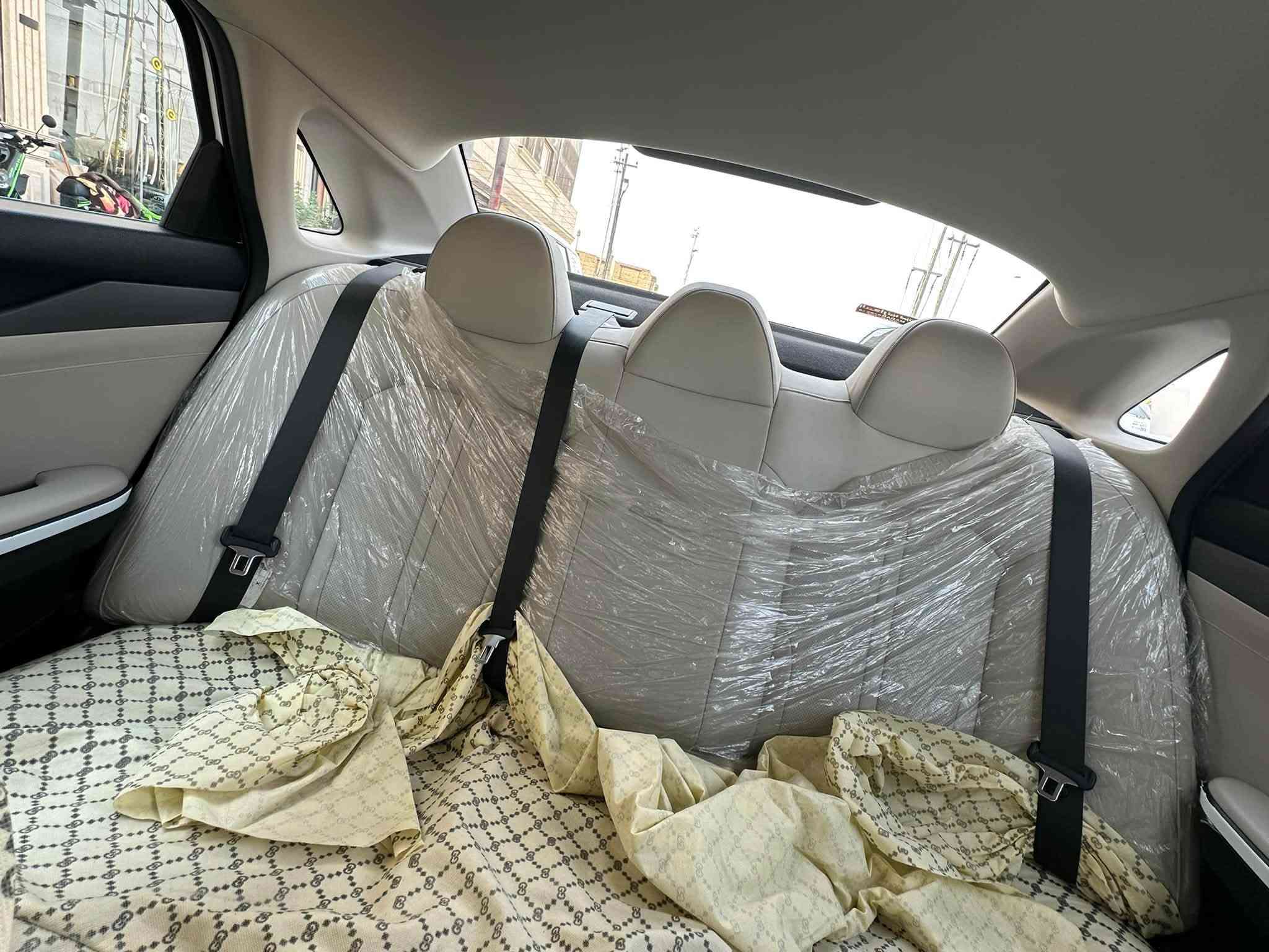 سلام عليكم سياره k5 خليجي ماشيه30km بعدها زيرو سياره حيل نضيفه وعلى ايدي بعدها حته بجياس الشركه بيها دحجه جدا بسيطه  سعر السياره 198 ورقه وبيها مجال جدا جدا بسيط  مكان السياره البصره شط العرب ***********
