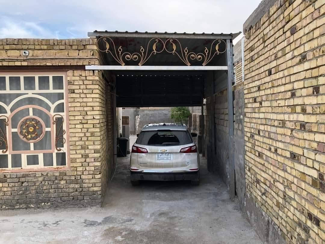 منزل للبيع  
المساحة الكلية  380 م
استقبال 
غرف عدد ( 2 ) 
صالة  كبيرة 
حمام داخلي
مطبخ حار + بارد 
صحيات خارجية 
المكان _ قريه آل كاظم _ قرب حسينيه الامام الكاظم 
للأستفسار الاتصال على الرقم 
                            *********** 
‏‪***********‬‏
