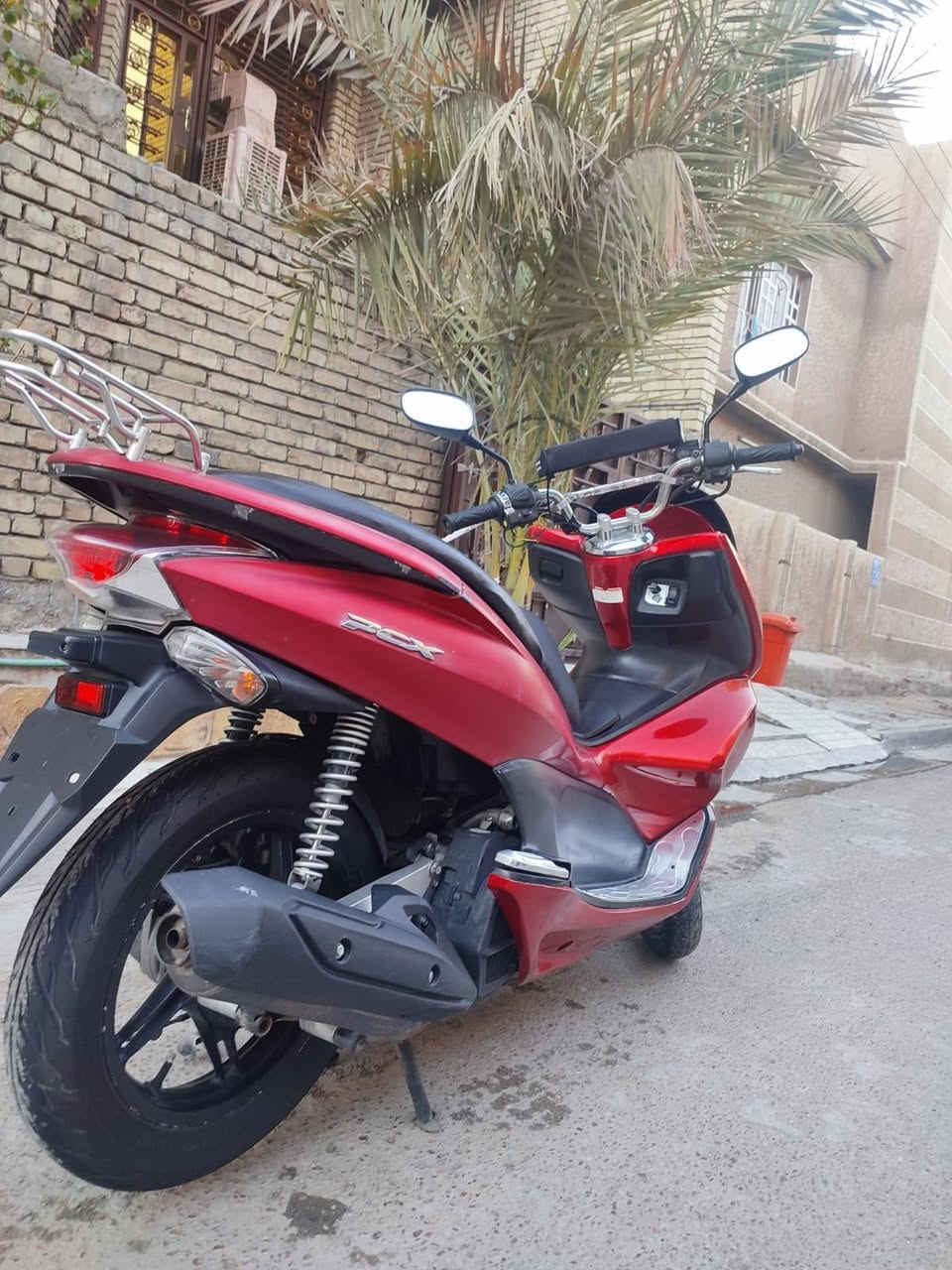 السلام عليكم للبيع دراجه pcxجيل الاول ماشيه19الف  دراجة  ماخذها رمبه الدراجه وأعلى ايدي حجم مكينه 150ياباني الاصلي دراجه جديده  
ياباني الاصلي دراجه كامله أستان كهربائي حساس ازدحام سويجات دراجه جديده الدراجه  احلا من الصور  المكان بغداد دراجة مكفوله اي نقص مابيه السعر مليون و 350 قفل

اي استفسار ***********
واتساب هم بي
