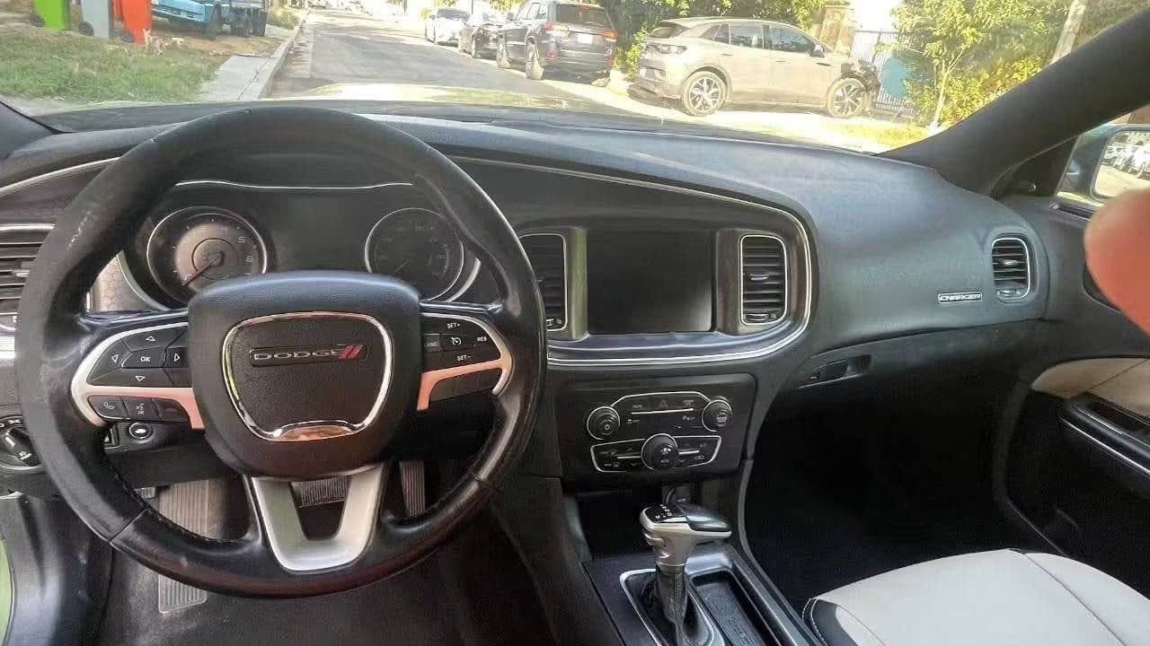 تشارجر SXT بلس • ٢٠١٨ • حادث قطعتين صبغ