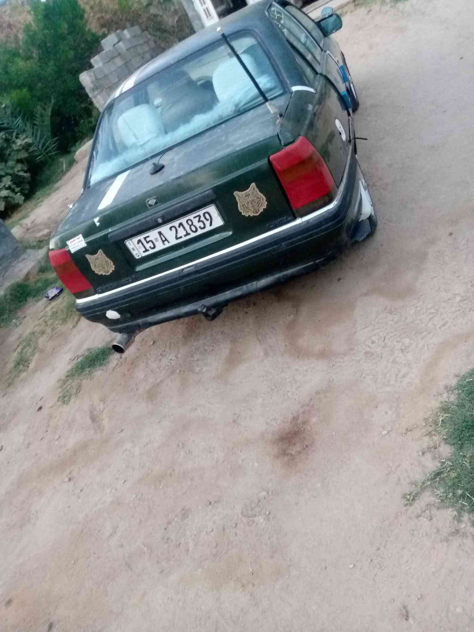 سلام عليكم عندي سيارتين لبيع  نضيفات ثنينهن زيتونيه  92 سنويه ما صاقطه سعره 28 بيه مجال متوازي علا بيعتهن سوده جديده  موديل 91   سعره 30 بيه مجال  تصال على  هاذا رقم***********
