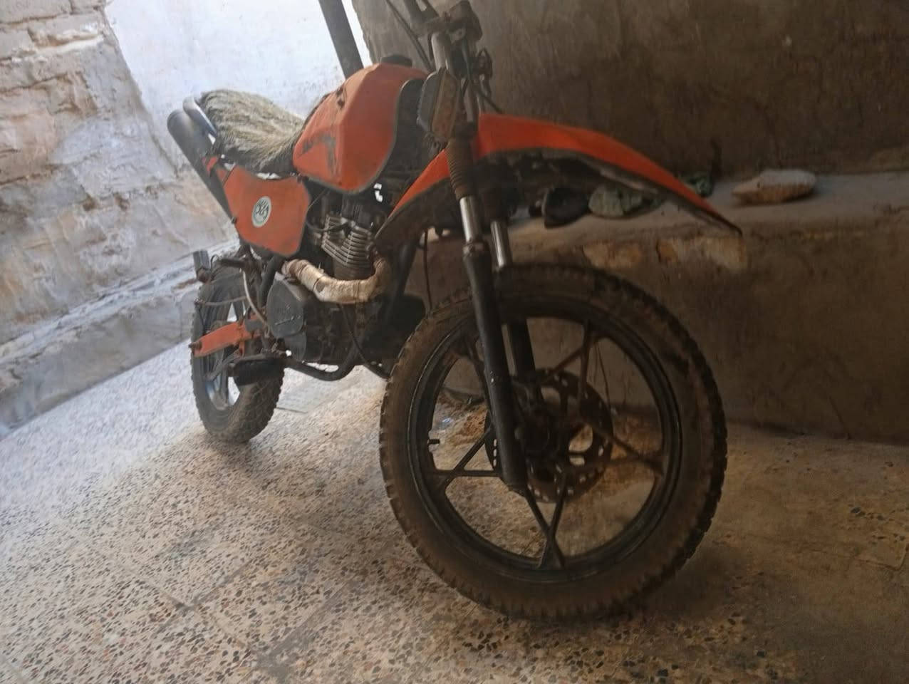 مكلف بالنشر 
حياكم الله 🔴 للبيع دراجة نوع "قفاز" بحالة جيدة الدرّاجة قفاز خدمية ممتازة ومناسبة للطرق الوعرة وكرف العمل، محرك امتيار نظيف وقوي مثل ما موضح بالصور، الهيكل البرتقالي بحالة جيدة السعر 350  للإستفسار  الاتصال على الرقم ***********
