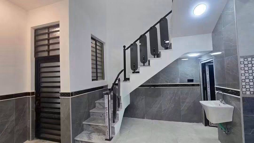 🏠  الــبــيـع نـهـاونـد الاولـئ  🏠
     خلف شارع 20م قرب صيانه كهرباء 

🚧المساحه ( 100 متر طولاني/طابق ونص
         
🏡غرفتين نوم وصالة+دبل فاليوم واستقبال ومطبخ 🏡
       🛁وصحيات خارجية 🚿وداخلية 🚽🛁

  للاستفسار مراسلة الصفحه او الاتصال
على واتساب  (📲***********

نص مكتوب في الصور:
- دار للبيع - ميسان - نهاوند الأولى 100 متر طولاني طابق ونص بناء حديث • واجهة حديثة • جاهز للسكن • تابو صرف للاستفسار ***********