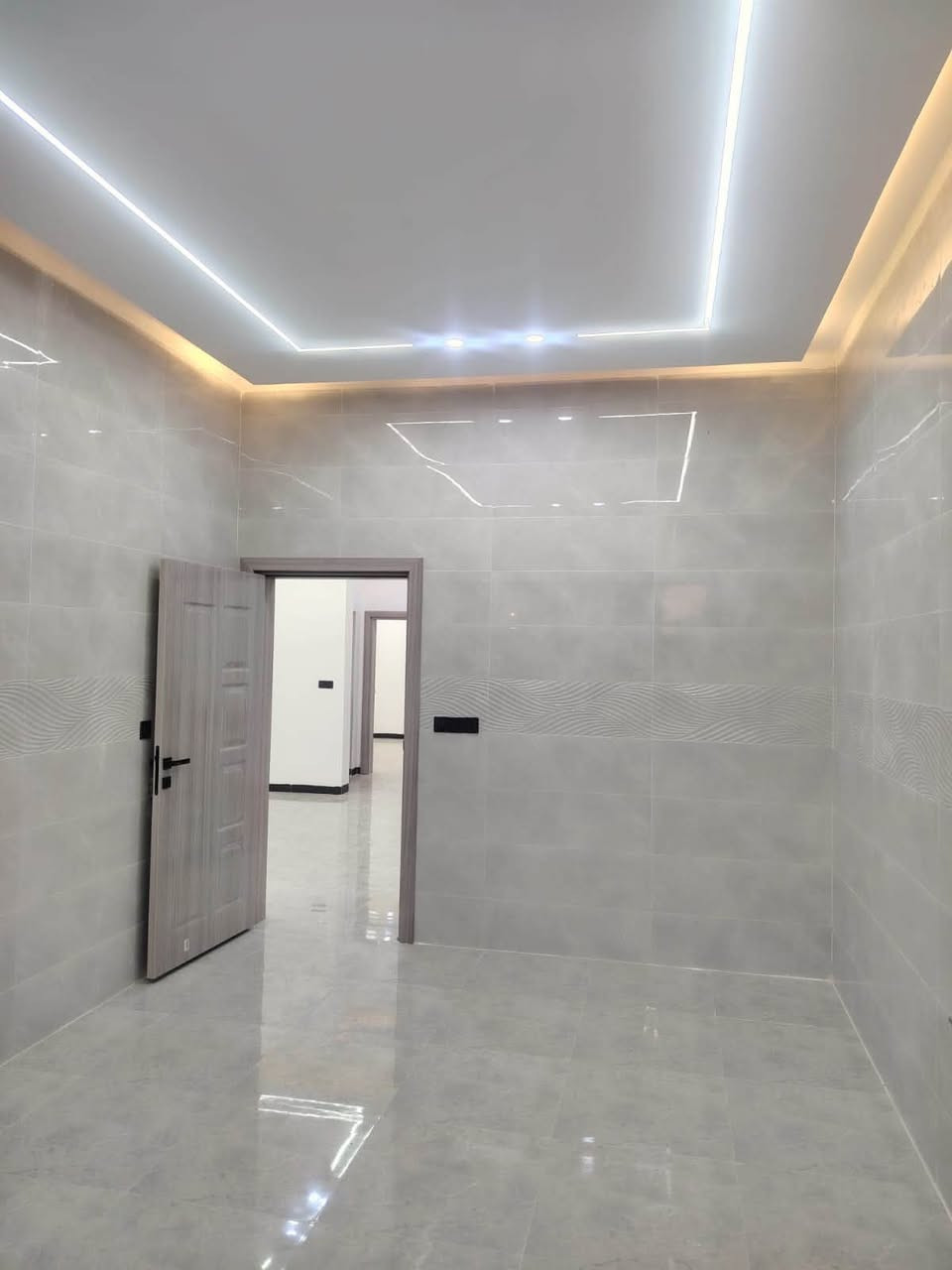 بيت للبيع - تكريت منطقة التصنيع 

موقع مميز، ركن وجنب حديقة

المساحة: 162 م²

مواصفات البيت:
• 4 غرف نوم
• صالة استقبال
• مطبخ
• صحيات داخلية وخارجية

السعر: 134 مليون دينار
والسعر قابل للتفاوض

للاستفسار والتواصل: ***********
