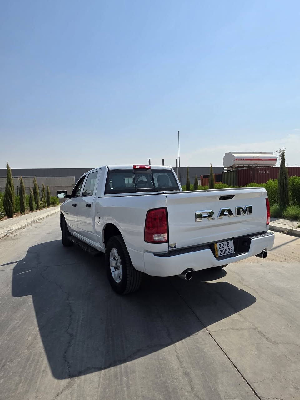 Ram classic للبيع خليجي
2018 V8 5.7 

السعر: 183$$$

ماشيه: 61 km
٨ سلندر
دبل أكسل (4x4) 
كاميرا خلفية
حساسات خلفي
مرايات جانبية  كهربائي
تحكمات ستيرن
تبريد مركزي
تحديد سرعة
٤ تايرات جديدة

سيارة كلين بدون صبغ بدون تعديل 
مكينة& كير & اكسل&  حدادية كلة بشرط

مكان سيارة اربيل
للاستفسار: ***********
