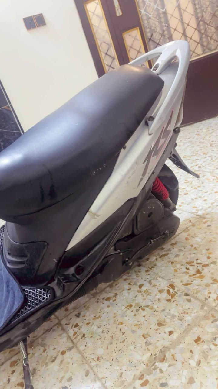 سلام عليكم عدله للبيع شلعه ومعدل بلاديه دراجه من طول لطول بلادي مكينه نضيفه كفرات اصلي سلف هندر شغال كهربائيات كله شغاله صدر دبل نضيفات دراجه تخبل السعر (700 )*********** بس واتساب واليريد يراسل خاص
