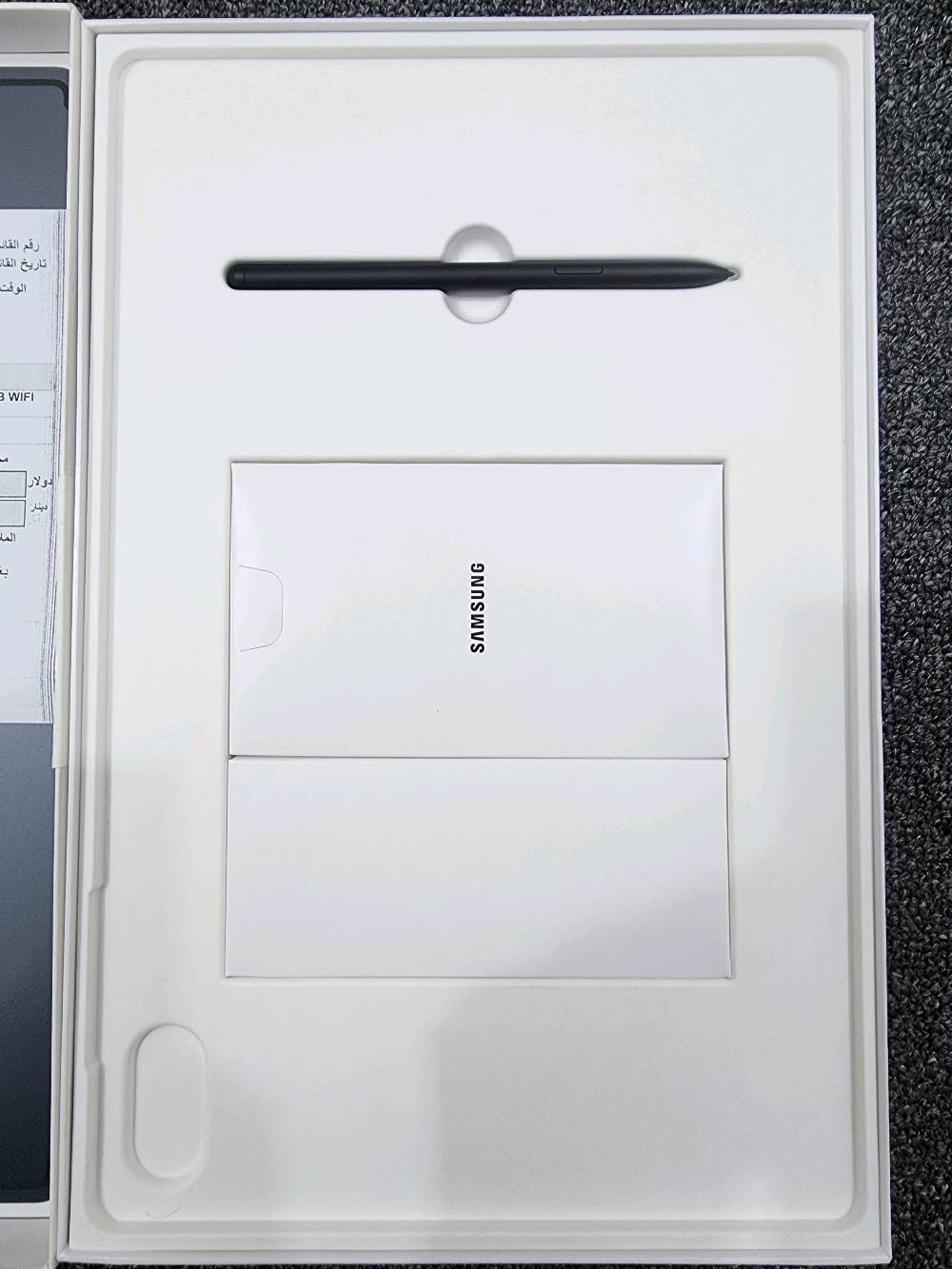 للبيع: تابلت Samsung Galaxy Tab S9 Ultra 
(مع الكارتونة)
​الجهاز نظيف جداً جداً وخالي من أي خدوش أو عيوب (أخو الجديد).
​📋 المواصفات الأساسية:
​المساحة الداخلية: 512 كيكابايت (مساحة ضخمة لتخزين الملفات والألعاب).
الرام الداخلي 12 كيكا بايت
​نوع النسخة: Wi-Fi (واي فاي).
​الشاشة: عملاقة بحجم 14.6 بوصة من نوع Dynamic AMOLED 2X، تقدم أداء خرافي بمشاهدة الفيديوهات والألعاب.
​الأداء: معالج قوي جداً Snapdragon 8 Gen 2 for Galaxy يشغل أقوى اللعبات والتطبيقات بسلاسة تامة.
التابلت ضد الماء والغبار بالكامل
​الملحقات: ( الكارتون الخاص بالتابلت، والقلم الأصلي غير مستخدم، وكيبل الشحن الأصلي غير مستخدم)
​السعر: 850 الف 
​مكان السكن: [الديوانية]
​للتواصل والاستفسار: (الاتصال او المراسلة على الواتساب على الرقم: [***********)
يوجد خدمة توصيل في الديوانية والنجف فقط
هل التابلت بعده عليه ضمان، وإذا نعم شكد مدته ومنو شركة الضمان؟: 
صار سنتين ماخذه وضمان برج العرب
شنو سبب البيع؟ والجهاز استعماله قليل لو مستخدم بشكل طبيعي؟: 
فقط اريد ابيعه لان ما استخدمه واستعماله قليل 
بالنسبة للبطارية والشحن: أكو أي ملاحظات مثل ضعف بالشحن، سخونة، أو نزول سريع؟: 
لا ابد
هل الجهاز مفتوح على حسابك وجاهز للتسليم، أو بعده مربوط بحساب/قفل؟: 
نعم
السعر 850 ألف نهائي لو بيه مجال بسيط للمساومة؟: 
نهائي