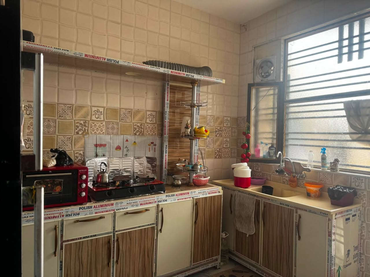 ياالله
السلام عليكم.

يعلن مكتب الخبير للعقارات

وجود دار زراعي للبيع مساحه 100م

البيت حديث بناء سنه 2026

الموقع //طريق ابو الجاسم ع حي المهندسين

مكوناته //استقبال ومطبخ وصاله وغرفه نوم ومجمع صحيات داخليه وخارجيه

السعررر //39مليون

للاستفسار الاتصال ***********
