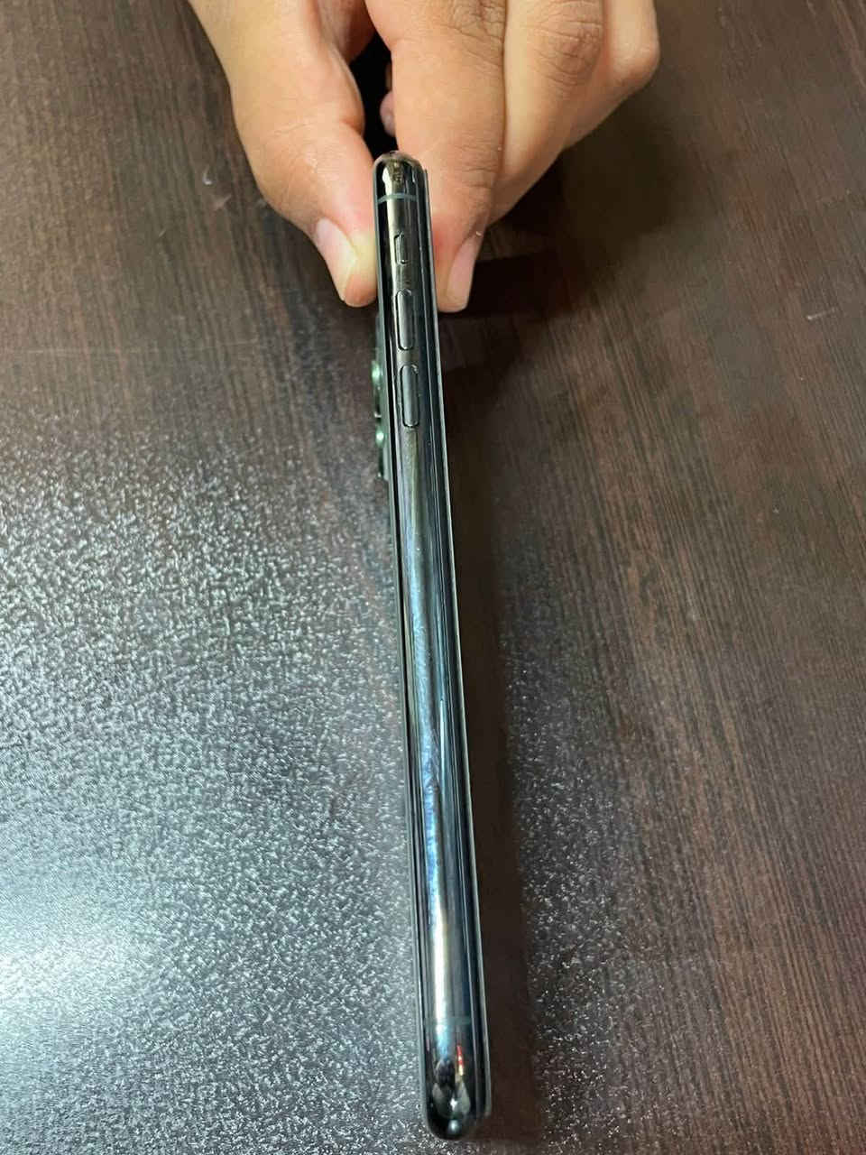 ايفون 11 بروماكس للبيع امبدل شاشة و بطارية اصلي 250 الف  ***********
