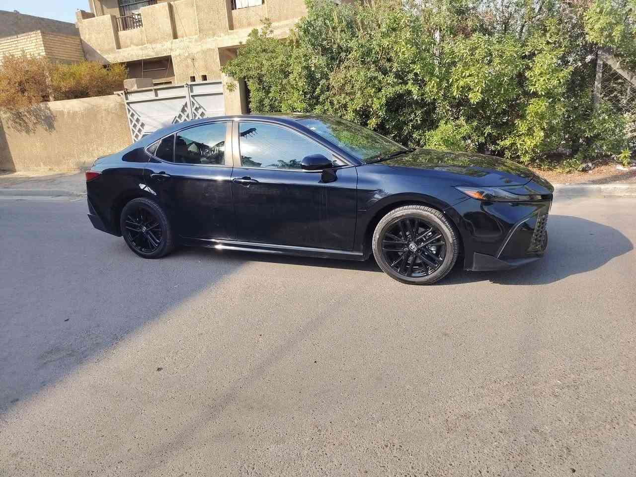 تويوتا كامري ٢٠٢٥
الشكل الجديد كلياً 
رقم وسنويه جديده
بصمة تشغيل
بصمة ابواب
تشغيل عن بعد
(مواصفات SE بلاك -رادار امامي و جانبي وخلفي )...
شاحن وايرليس
كشن كهرباء
كشنات جلد
مكينة ٤سلندر حجم ٢.٥لتر
بانزين و هايبرد- 
ماشية ١٧ الف ميل  فقط
وارد امريكي حادثها موضح بالصور  جاملغ وبنيد
تصليح درجة اولى... فضل لله كلشي بيها كامل والحمد لله
السيارة كلش حلوة و نظيفة 
مكان السيارة بغداد اليرموك قرب ساحة قحطان  -
 السعر ١٨٧ ورقة
 للاستفسار / ***********
***********

