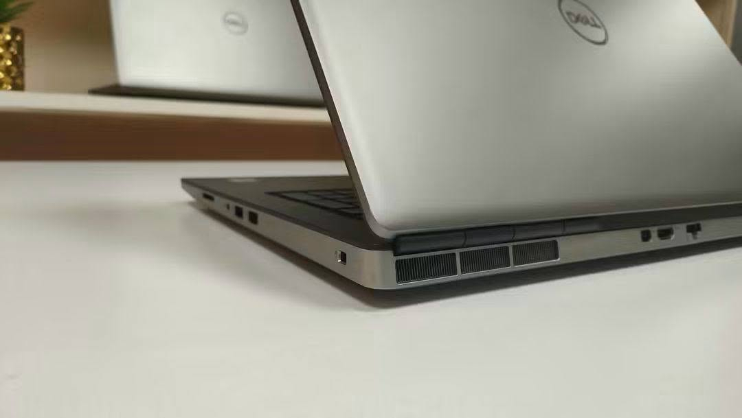 ديل 7750 • RTX4000 • i7-10850H