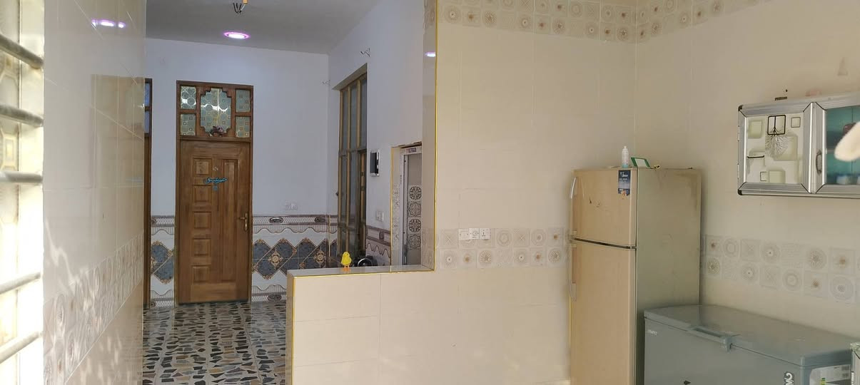 سلام عليكم بيت البيع مساحته 130 مربع على شارع 15 مقابيل حسينية ابا صالح رقم الهاتف *********** غير متواجد ع الفيس
