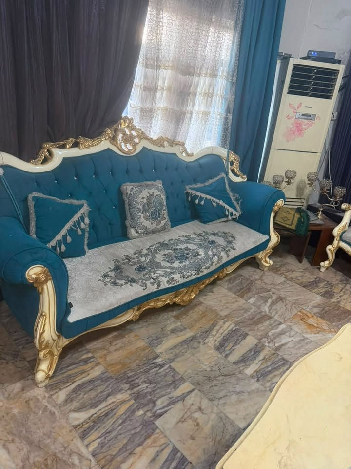 السلام عليكم
للبيع غرفه نوم 10 قطع 
الثانيه 5 قطع
تخم 5 قطع
الاستفسار اتصل *********** بي واتساب
