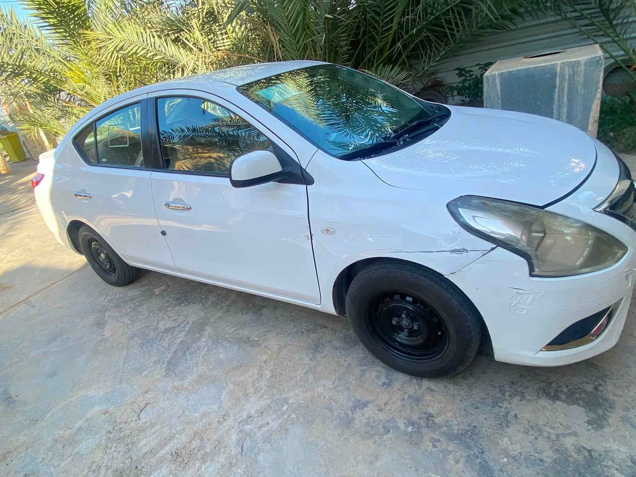 للبيع: نيسان صني هندي (Nissan Sunny)
 الموديل: 2018
 اللون: أبيض
 الرقم: بغداد انكليزي سنوية صالحه 2028 السيارة باسمي 
 الحالة العامة: السيارة بنظافة ممتازة وجاهزة للاستخدام گير مكينة مكفول ، فقط ضربة بالجاملغ الأيمن بدون دواخل معدله عالبارد شي بسيط بدون صبغ وشويه بحافة الباب   موضحة بالصور.وايضاً سونار قبل الضربه موجود 
 المكان: بغداد - الطارمية
 السعر: 93 ورقة (9,300$) بيها مجال 
 للتواصل: ***********
