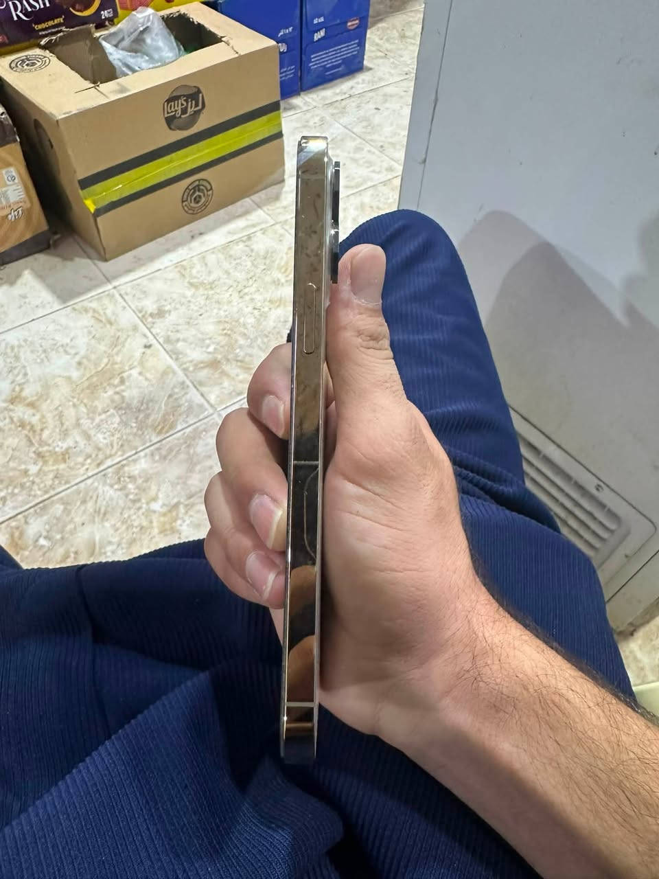 السلام عليكم
12 برو ماكس 
نضافه 95% 
ذاكره 256 بطاريه 76 مبدل فقط شاشه اصليه
سعر 375 رقم ‭***********‬
