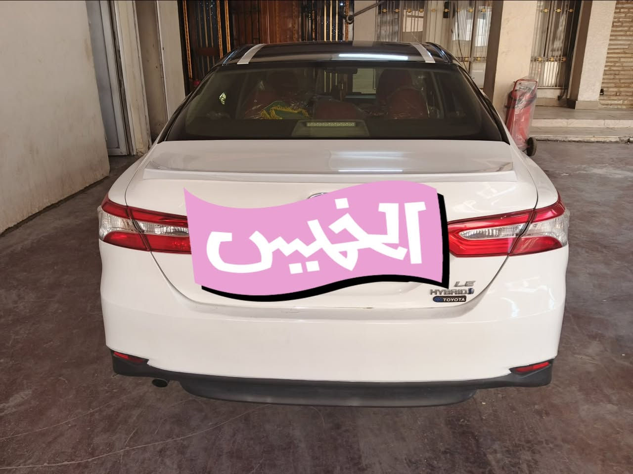 السلام عليكم كامري تكسي دبي مديل 20 معلايه 23 سياره جديده كفاله من حادث و غرق  بطاريه جديد رقم بغداد صباغ عام ***********

نص مكتوب في الصور:
- الخميس
- SOUND ON!