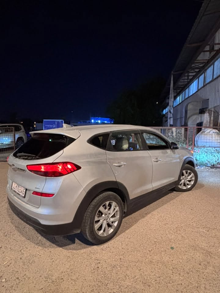 توسان 2019 وارد امريكي
السعر 155 وبيها مجال 
مواصفاتها HTRAC 
مكينة 2.0 
الحادث باب وجاملغ 
الباب تعدلت وانصبغت هنا والجاملغ بدلنا بواحد جديد
ايرباك مصفر 

للتواصل ***********
