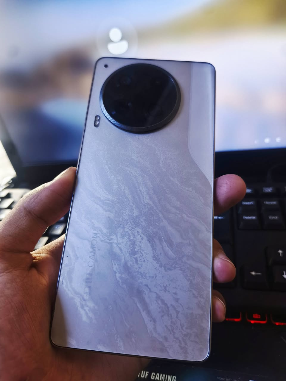 ​🔥 للبيع أو مراوس (تبديل): حتا اذ عندك جهاز أحدث انطيك فرق
موبايل تكنو كامون 30 

(Tecno Camon 30) بمواصفات قوية! 🔥

​الجهاز بتصميم رخامي مميز جداً ومواصفات ممتازة للألعاب والتصوير:

​الذاكرة (التخزين): 256 جيجابايت.

​الرام (العشوائية): 8 جيجابايت (+ 8 جيجابايت دمج = 16 جيجا).

​المعالج: Helio G99 Ultimate (أداء سريع وممتاز).

​الكاميرات: أساسية 50MP مع مثبت بصري (OIS) + كاميرا أمامية 50MP لتصوير سيلفي خرافي.

​البطارية: 5000mAh (تدوم طويلاً).

يدعم شحن السريع 45w

​💰 سعر البيع: 150 ألف دينار فقط. (أو مراوس حسب القناعة).

​📞 للتواصل (شراء أو مراوس): يرجى مراسلتي على الواتساب عبر الرقم:

***********

