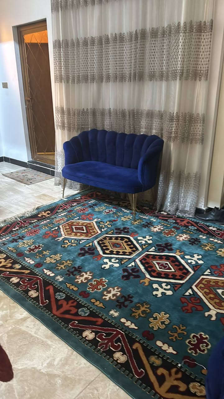 السلام عليكم
بيت للبيع في منطقة الدورة حي دجلة نزال 18 ونص واجهة 5  هو والاثاث او بدون للاستفسار ***********
