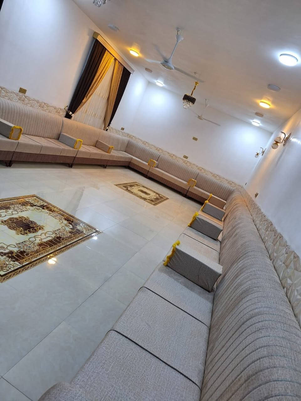 السلام عليكم للبيع دارمساحه الكليه ١٤٠٠ متر مساحة البناء ٢٠٠متر اضافه إلى استقبال خارجي ١٢متر طابوزراعي سند٢٥ تحويل مباشر العنوان بابل حله النيل مباشر على طريق النيل القديم  استفسار اتصال ***********

