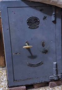 انكليزية • مستعملة • مقاوم للحريق