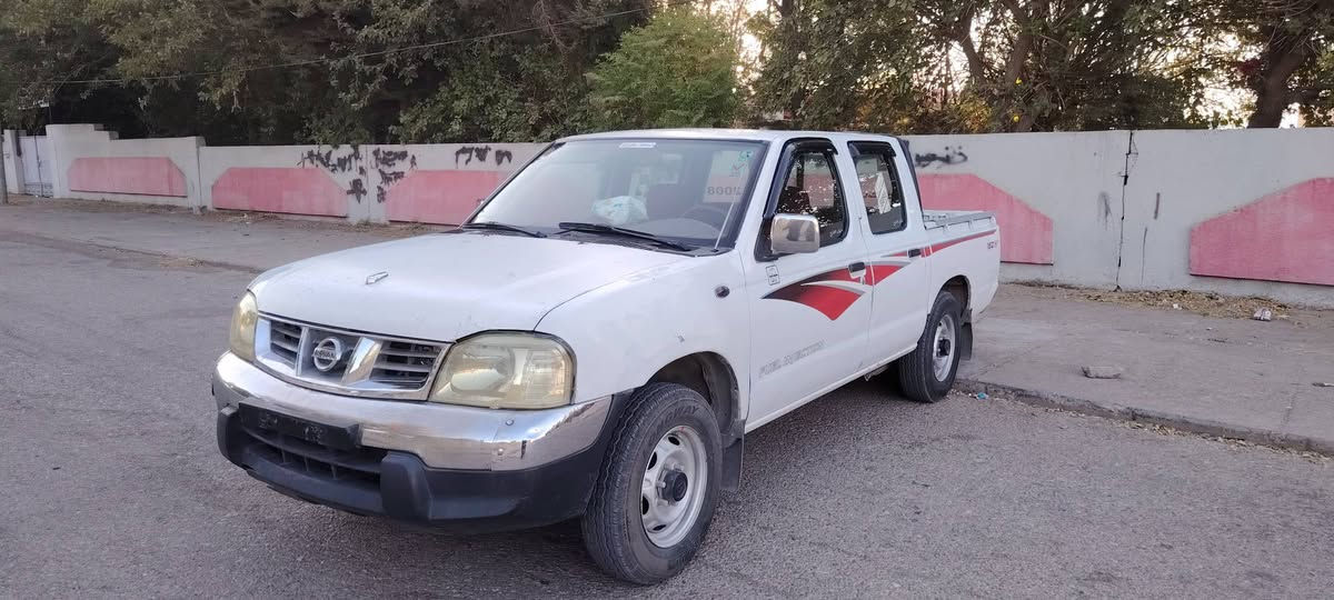 مودیلی 2008 
کتابی مزاهیدەی لە گەڵە 
سە یارە کە ســــــاخــــــە 
مە کینەی بە خە 
کێڕو مە کینە و تە قەو ڕەقە بەشەرت 
مەکینەی نە کراوە تەوە 
دە عام و لیدراوی نیە 
پییش و دوای کە پسە

چواری تازەی لە ژێرە 
تە بریت ساردو گە رم بە شەرت
سە یارەکە هی ماڵی خۆمانە هی مە عرەز نیە 
شوین هه ڵە بجەی تازە 
مشتەریت تیڵ کە 
سعری 68 گەڵا و مە عمە لە یە کی برایانە 
***********
*********** السليمانية, العراق
