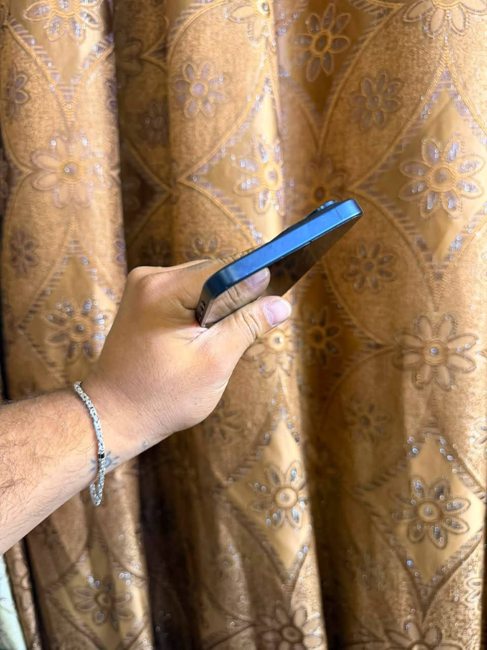 15 برو ماكس ذاكره 256 بطاريه 88 عربي شرق اوسط AA/A
الجهاز كلش كلش نضيف مكفول من كلشي 
مكاني بغداد حي الاعلام شارع البداله 
السعر 950 وبي مجال 
***********
